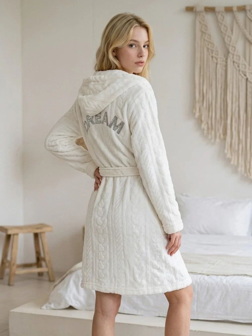 Ivory Plush Hooded Fleece Robe Girls XL 14/16 Sequin Dream Bathrobe Loungewear